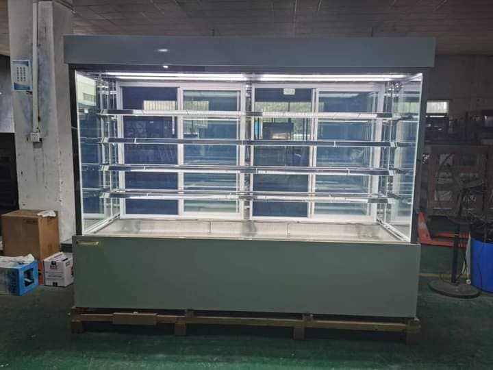 Düz Renk Cephe Tipi Pasta Dolabı 300 CM: Süpermarketler ve Büyük Pastaneler İçin Mega Teşhir Çözümü - Görsel 4