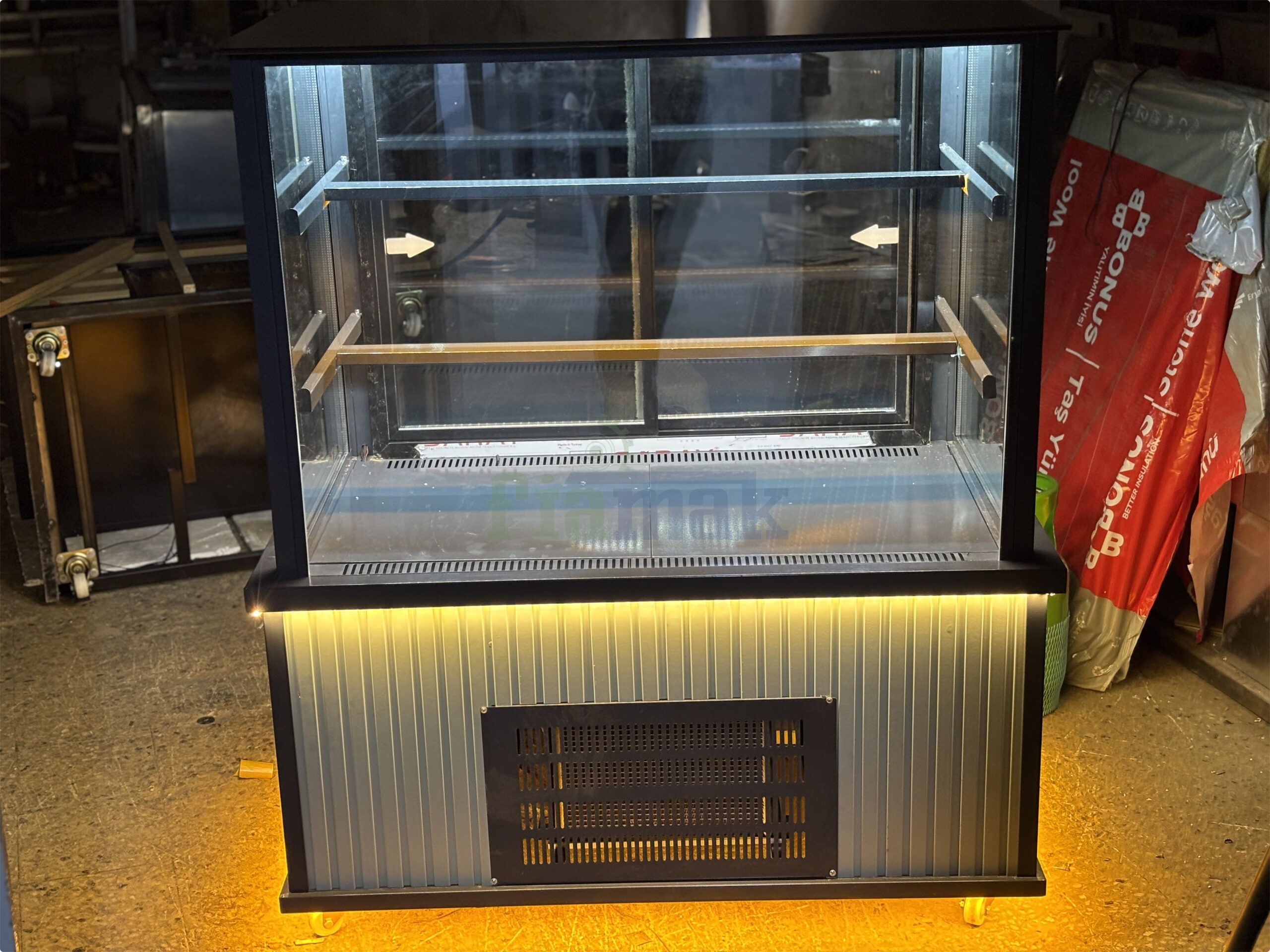 Fiamak Dik Camlı Pasta Teşhir Dolabı 100 CM - Görsel 8