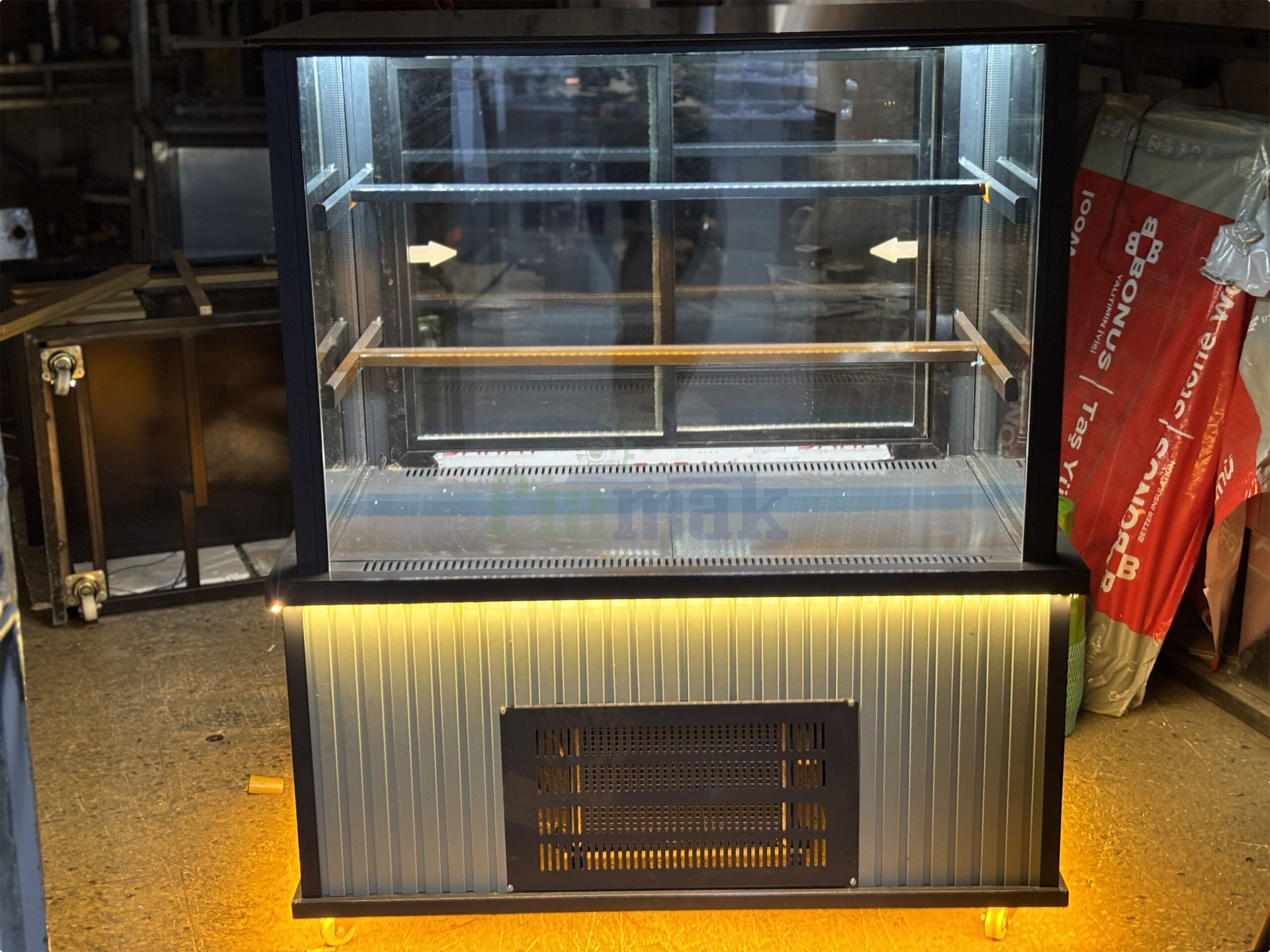 Fiamak Dik Camlı Pasta Teşhir Dolabı 100 CM - Görsel 9